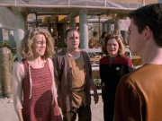 extant_StarTrek_VOY_6x19-ChildsPlay_01031.jpg