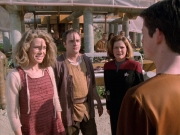 extant_StarTrek_VOY_6x19-ChildsPlay_01033.jpg