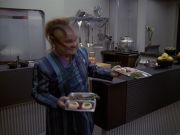 extant_StarTrek_VOY_6x19-ChildsPlay_01583.jpg