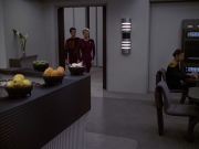 extant_StarTrek_VOY_6x19-ChildsPlay_01588.jpg