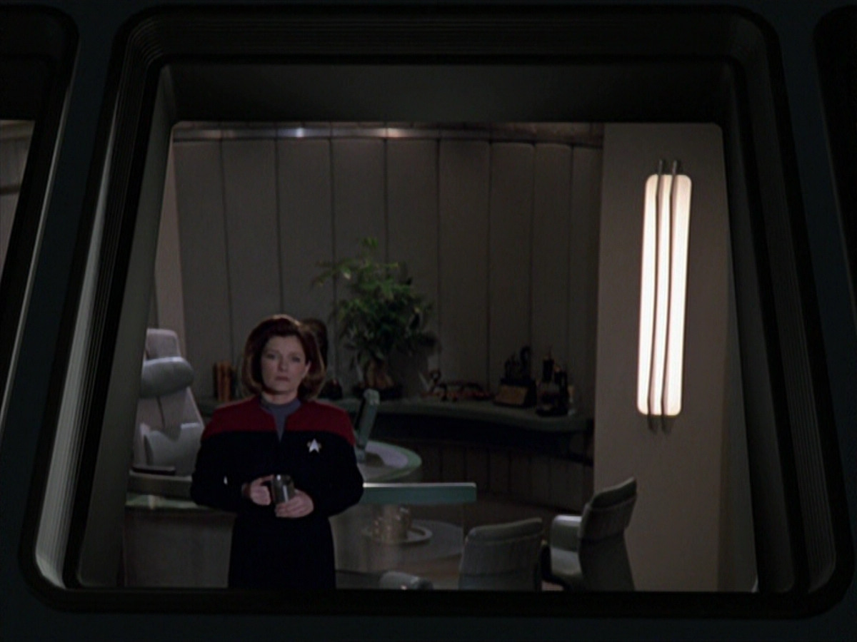 extant_StarTrek_VOY_6x20-GoodShepherd_00021.jpg