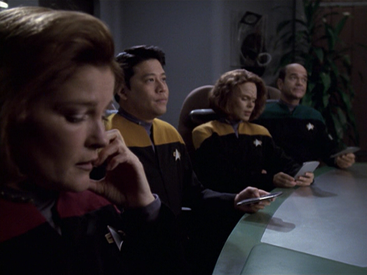 extant_StarTrek_VOY_6x20-GoodShepherd_00503.jpg