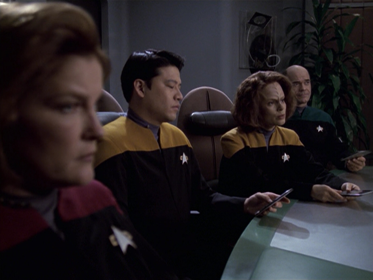 extant_StarTrek_VOY_6x20-GoodShepherd_00536.jpg