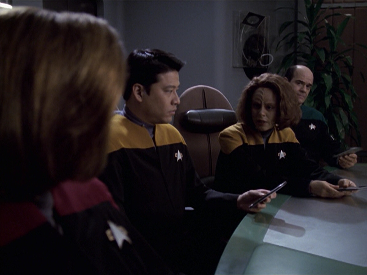 extant_StarTrek_VOY_6x20-GoodShepherd_00543.jpg