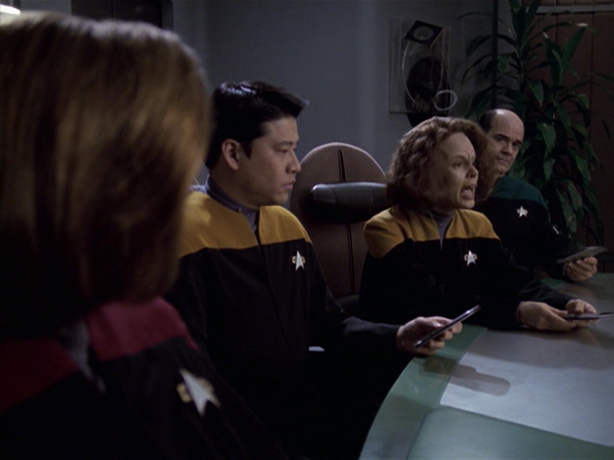 extant_StarTrek_VOY_6x20-GoodShepherd_00544.jpg