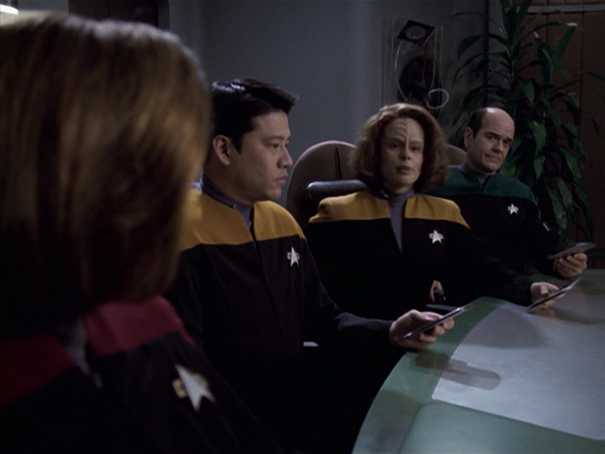 extant_StarTrek_VOY_6x20-GoodShepherd_00549.jpg