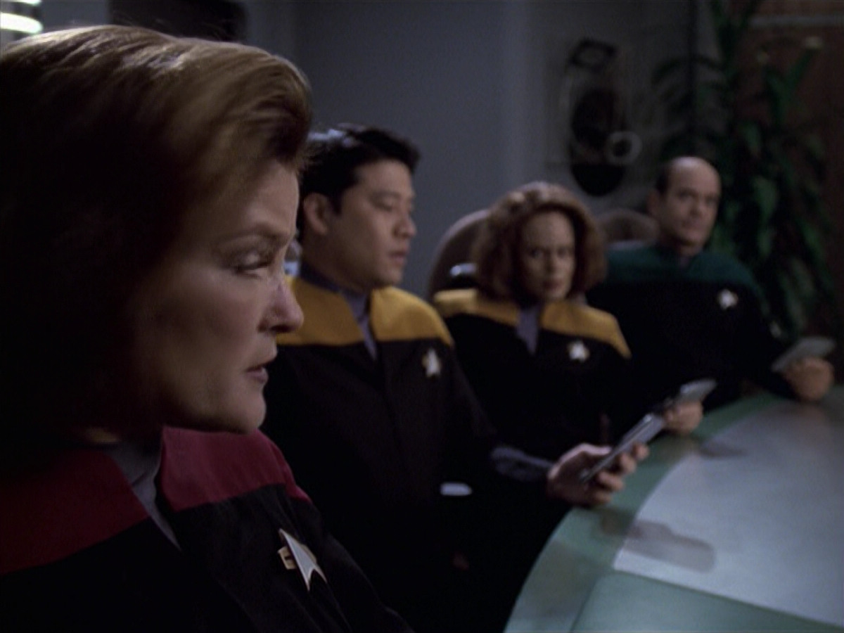 extant_StarTrek_VOY_6x20-GoodShepherd_00651.jpg
