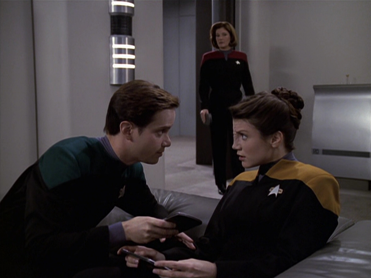 extant_StarTrek_VOY_6x20-GoodShepherd_00779.jpg