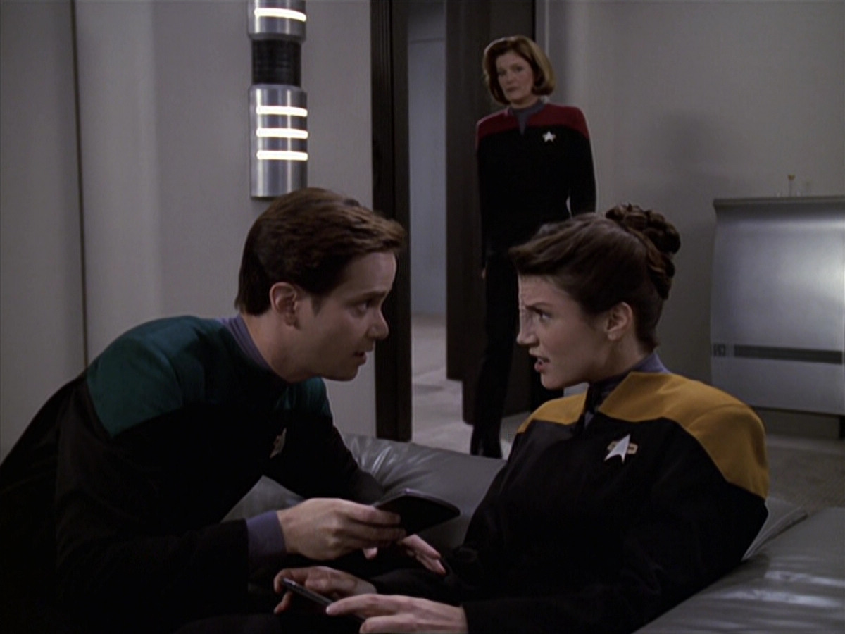 extant_StarTrek_VOY_6x20-GoodShepherd_00780.jpg