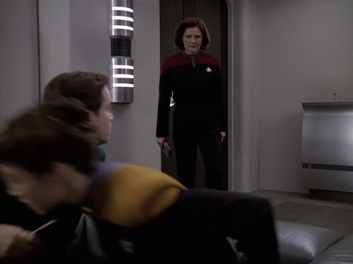 extant_StarTrek_VOY_6x20-GoodShepherd_00785.jpg
