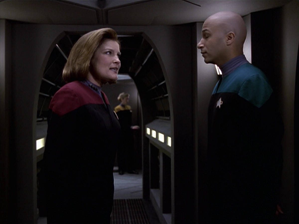 extant_StarTrek_VOY_6x20-GoodShepherd_00879.jpg