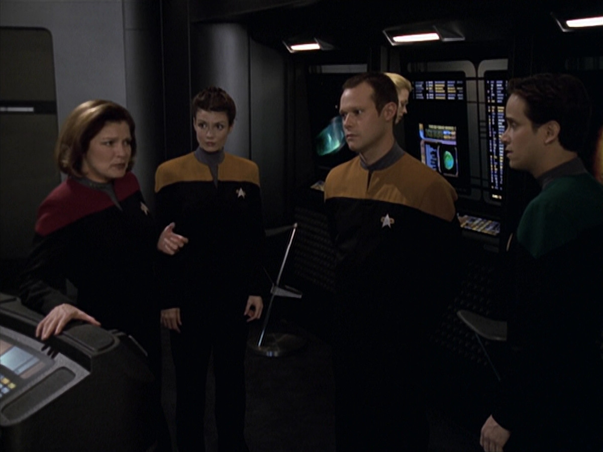 extant_StarTrek_VOY_6x20-GoodShepherd_01114.jpg