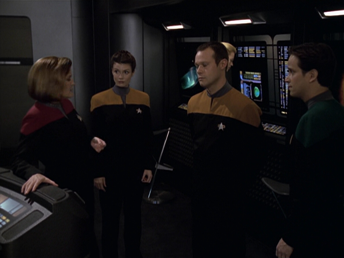extant_StarTrek_VOY_6x20-GoodShepherd_01116.jpg