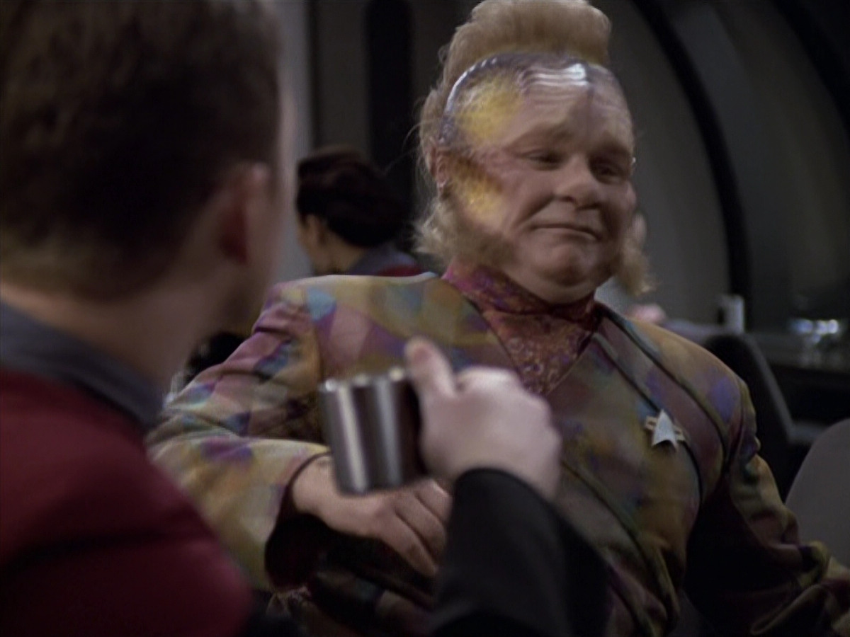 extant_StarTrek_VOY_6x20-GoodShepherd_01212.jpg