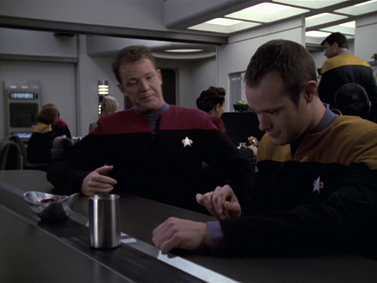 extant_StarTrek_VOY_6x20-GoodShepherd_01310.jpg