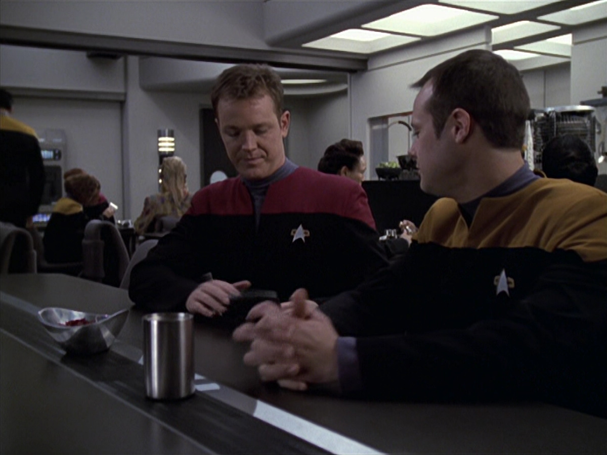 extant_StarTrek_VOY_6x20-GoodShepherd_01316.jpg