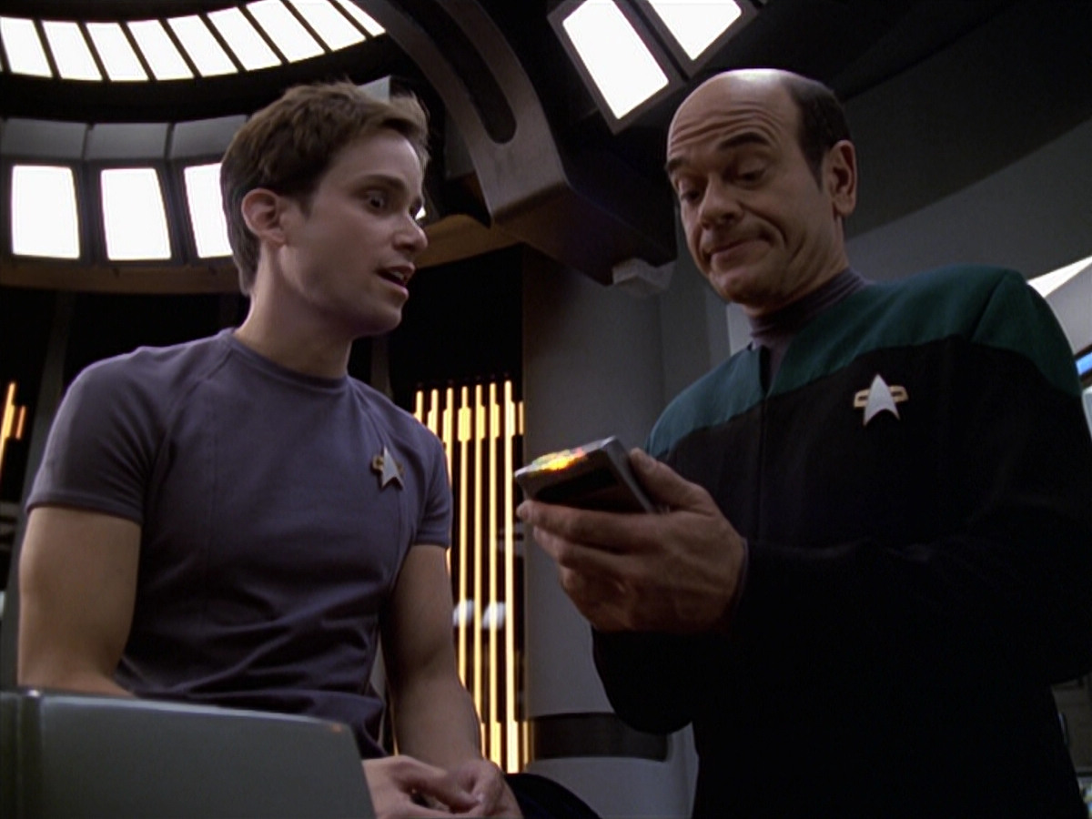extant_StarTrek_VOY_6x20-GoodShepherd_01433.jpg