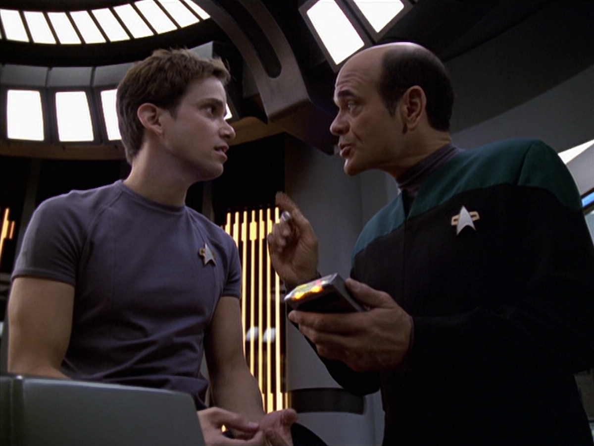 extant_StarTrek_VOY_6x20-GoodShepherd_01443.jpg