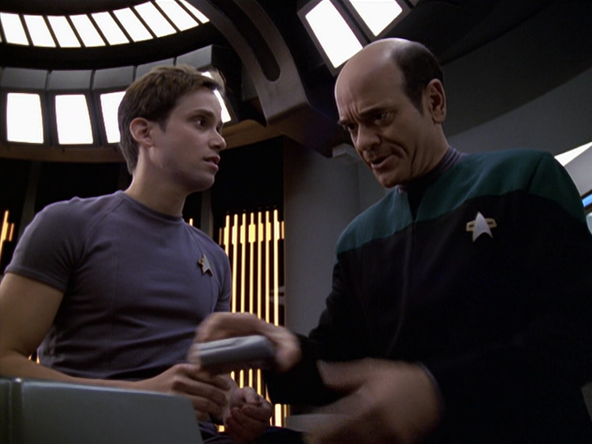 extant_StarTrek_VOY_6x20-GoodShepherd_01479.jpg
