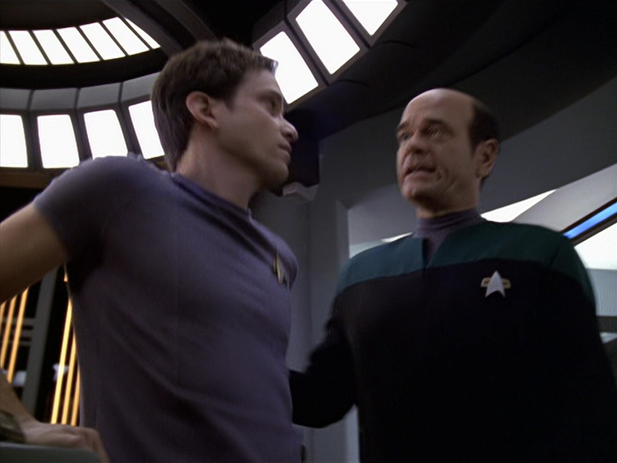 extant_StarTrek_VOY_6x20-GoodShepherd_01483.jpg