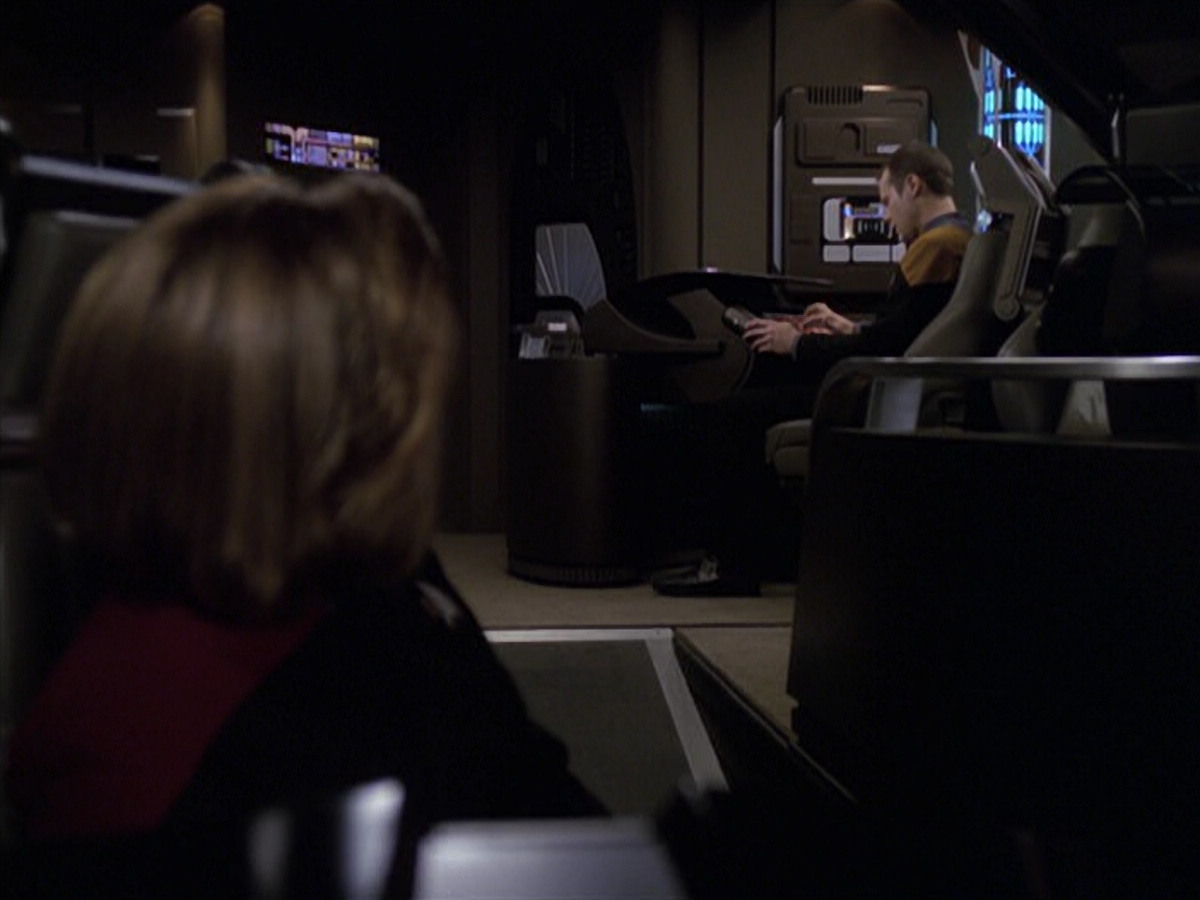 extant_StarTrek_VOY_6x20-GoodShepherd_01754.jpg