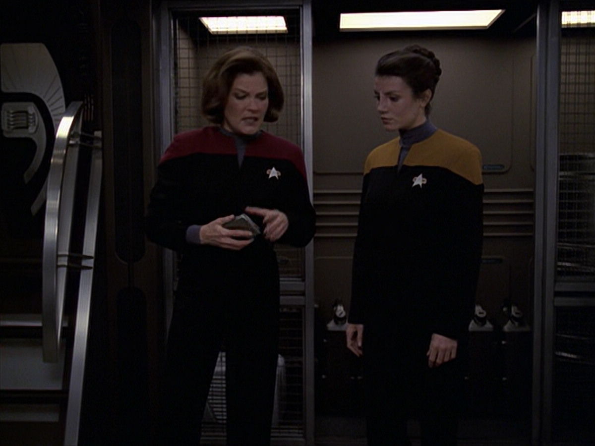 extant_StarTrek_VOY_6x20-GoodShepherd_02056.jpg
