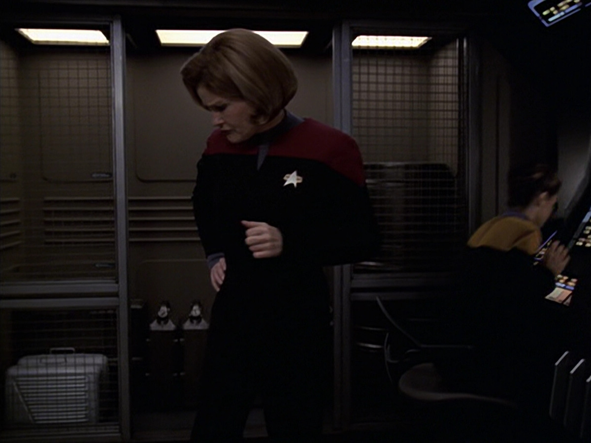 extant_StarTrek_VOY_6x20-GoodShepherd_02065.jpg