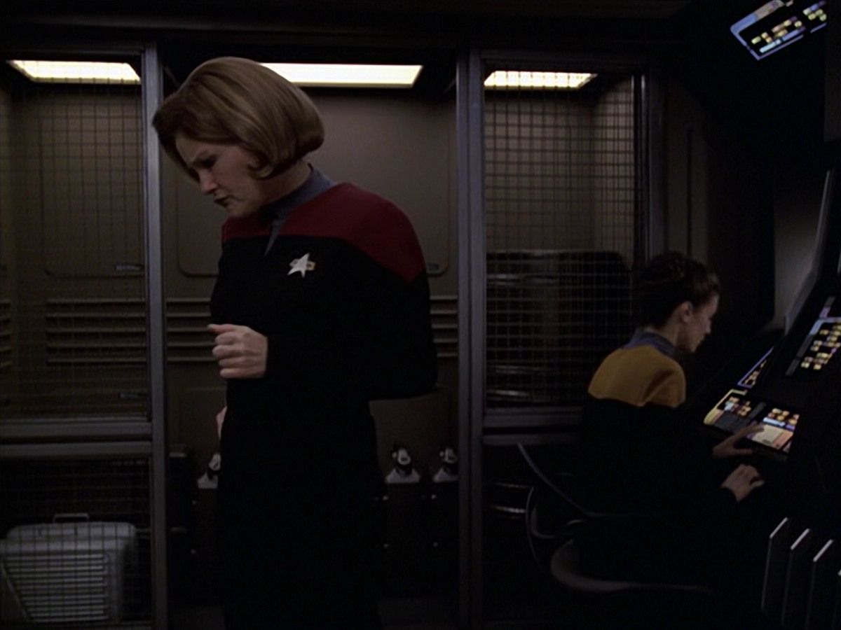 extant_StarTrek_VOY_6x20-GoodShepherd_02066.jpg