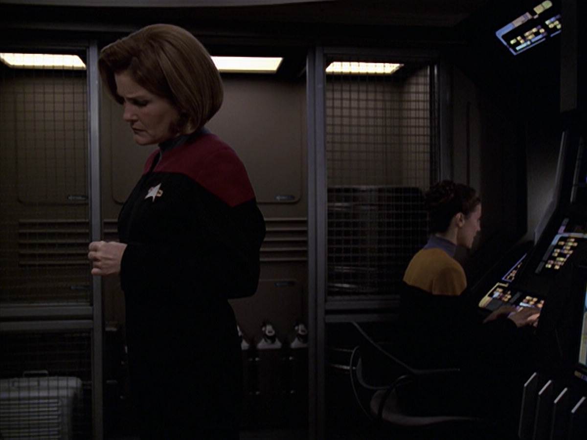 extant_StarTrek_VOY_6x20-GoodShepherd_02074.jpg