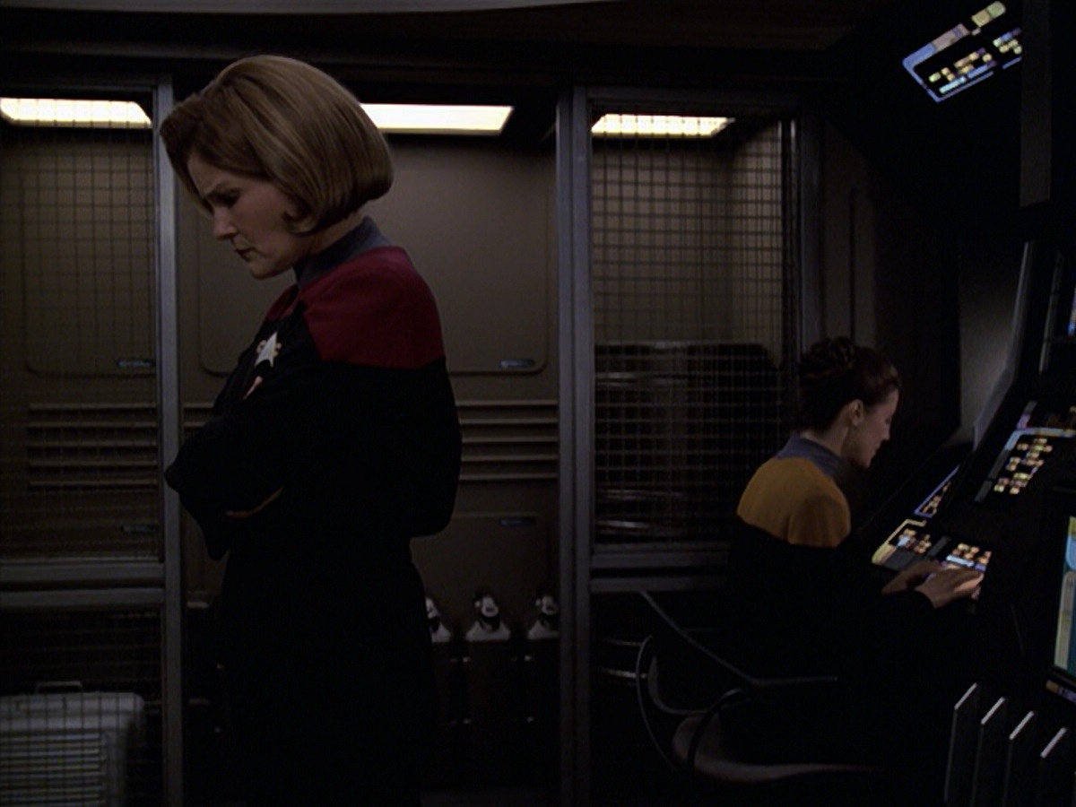 extant_StarTrek_VOY_6x20-GoodShepherd_02079.jpg