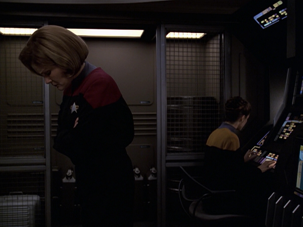extant_StarTrek_VOY_6x20-GoodShepherd_02081.jpg