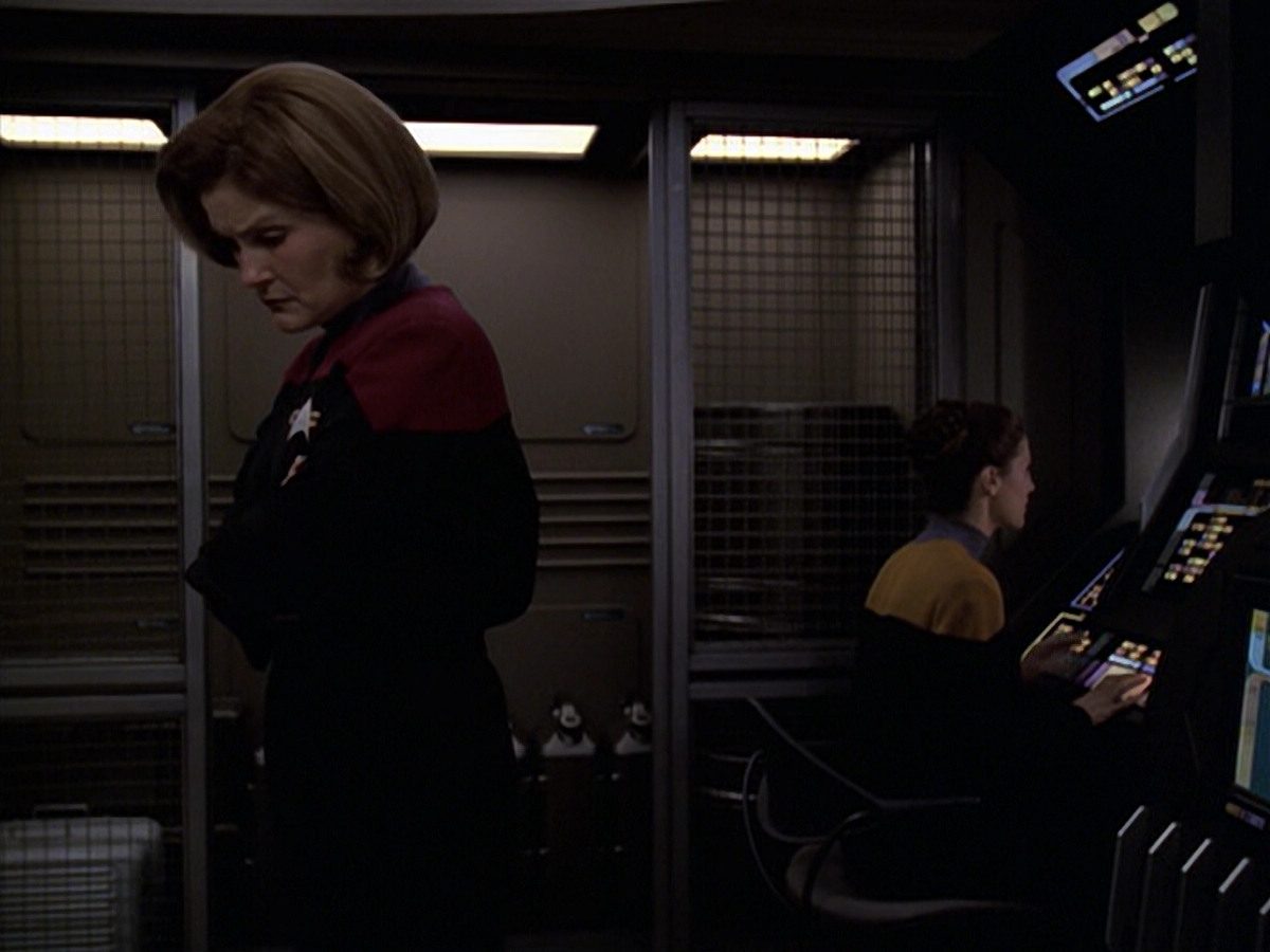 extant_StarTrek_VOY_6x20-GoodShepherd_02083.jpg