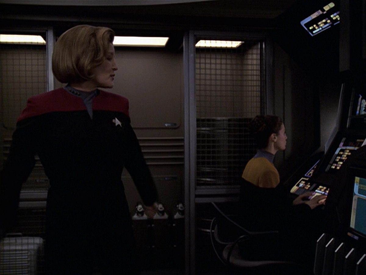 extant_StarTrek_VOY_6x20-GoodShepherd_02091.jpg