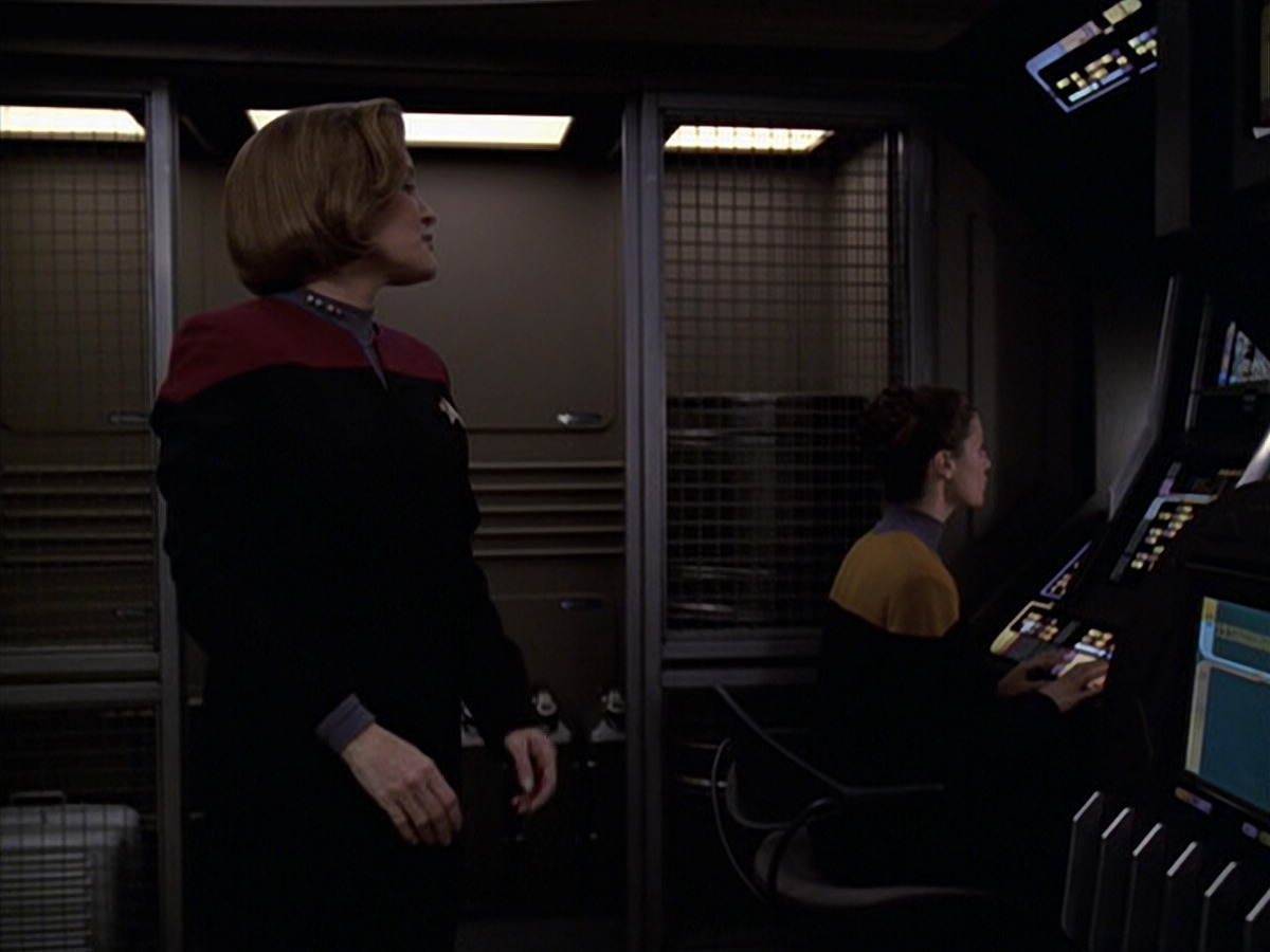 extant_StarTrek_VOY_6x20-GoodShepherd_02092.jpg