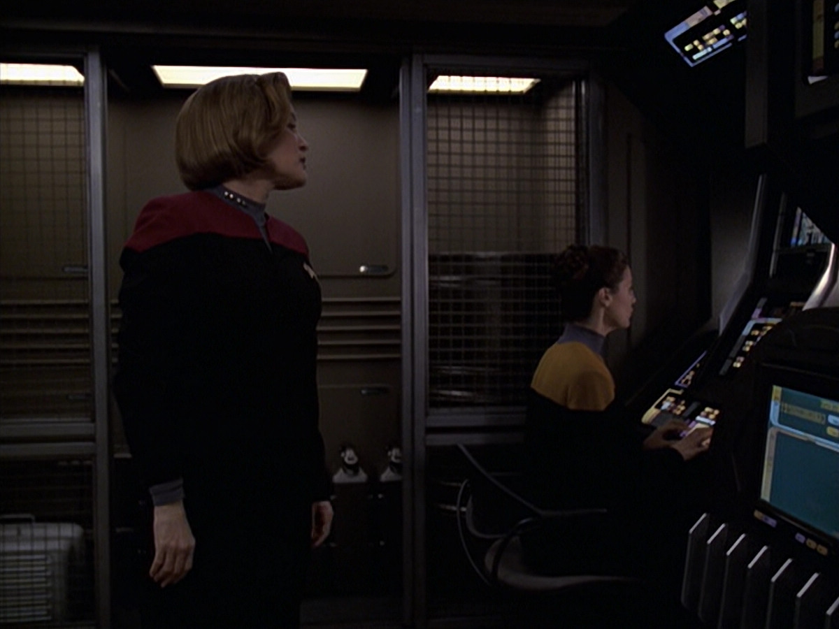 extant_StarTrek_VOY_6x20-GoodShepherd_02093.jpg