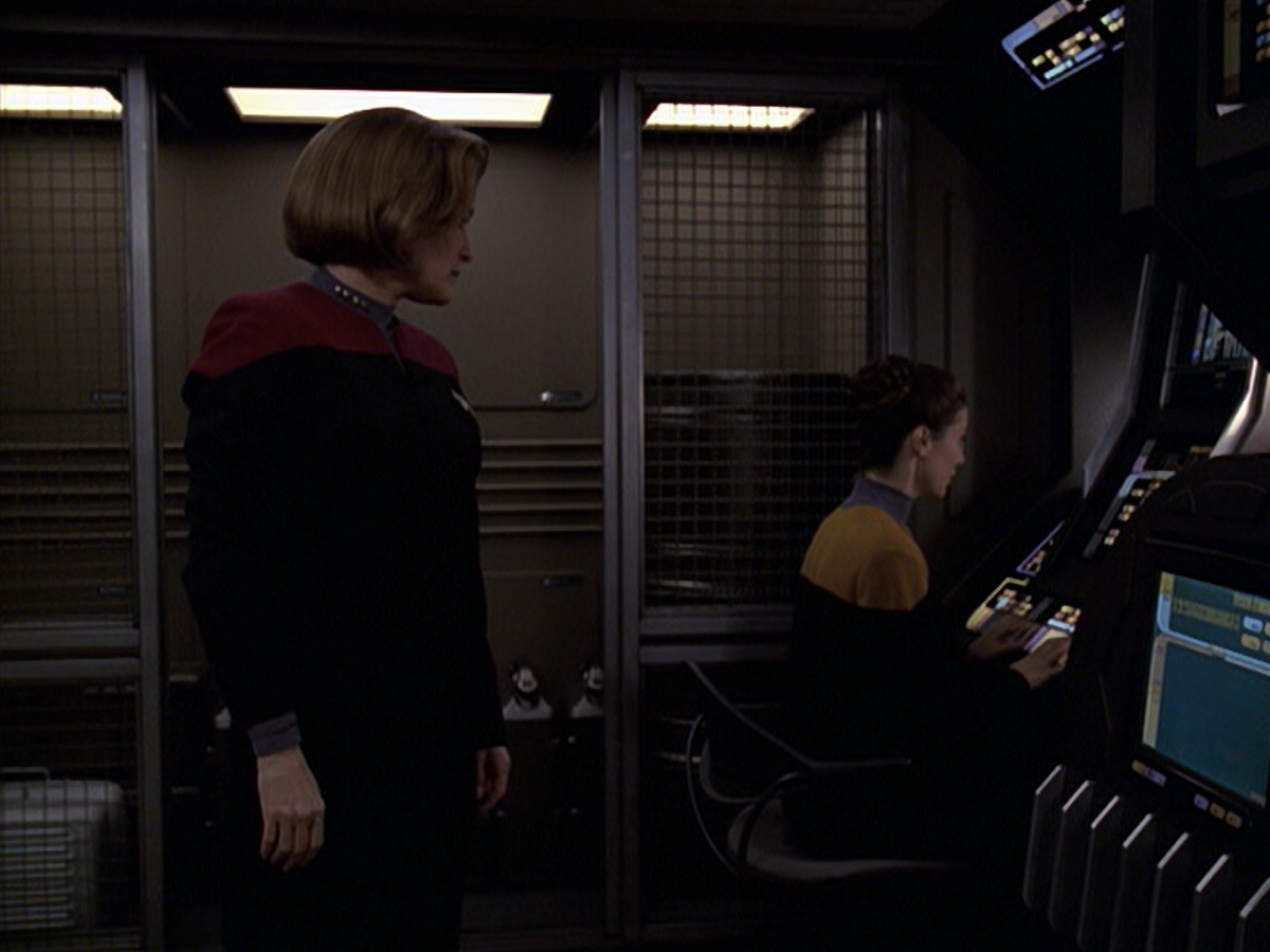 extant_StarTrek_VOY_6x20-GoodShepherd_02096.jpg