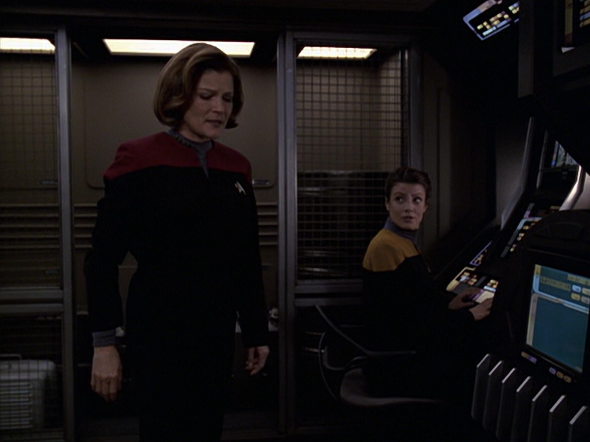extant_StarTrek_VOY_6x20-GoodShepherd_02102.jpg