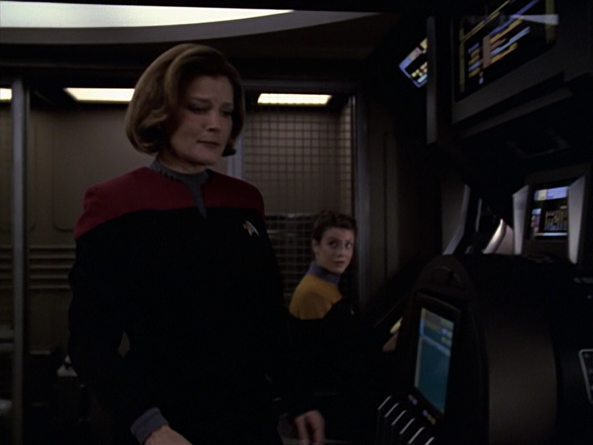 extant_StarTrek_VOY_6x20-GoodShepherd_02104.jpg