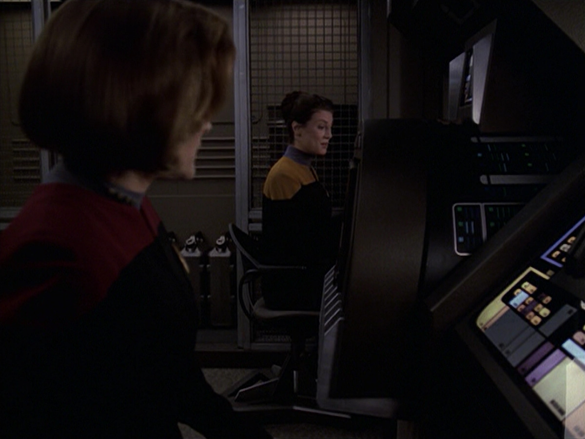 extant_StarTrek_VOY_6x20-GoodShepherd_02114.jpg
