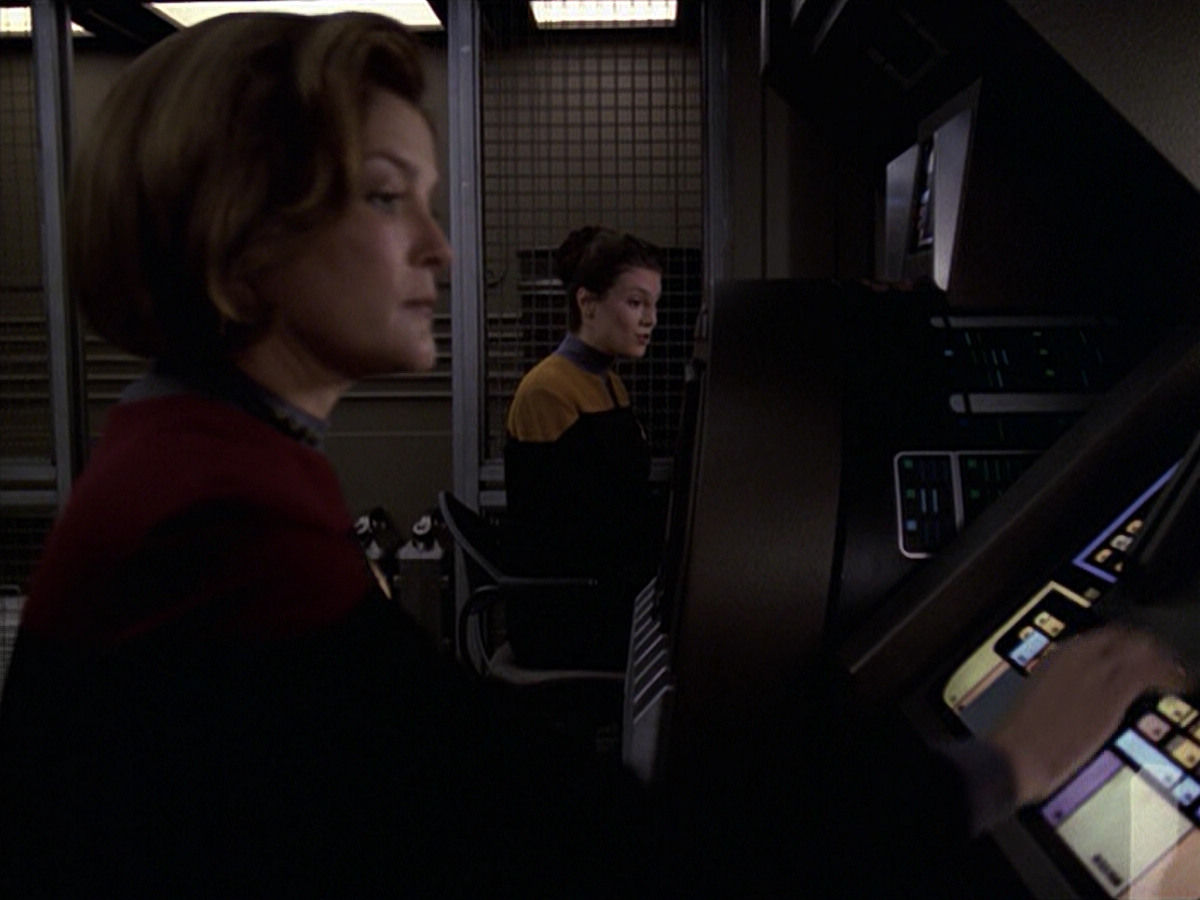 extant_StarTrek_VOY_6x20-GoodShepherd_02118.jpg
