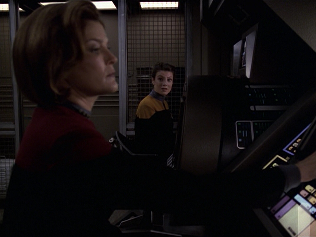 extant_StarTrek_VOY_6x20-GoodShepherd_02119.jpg