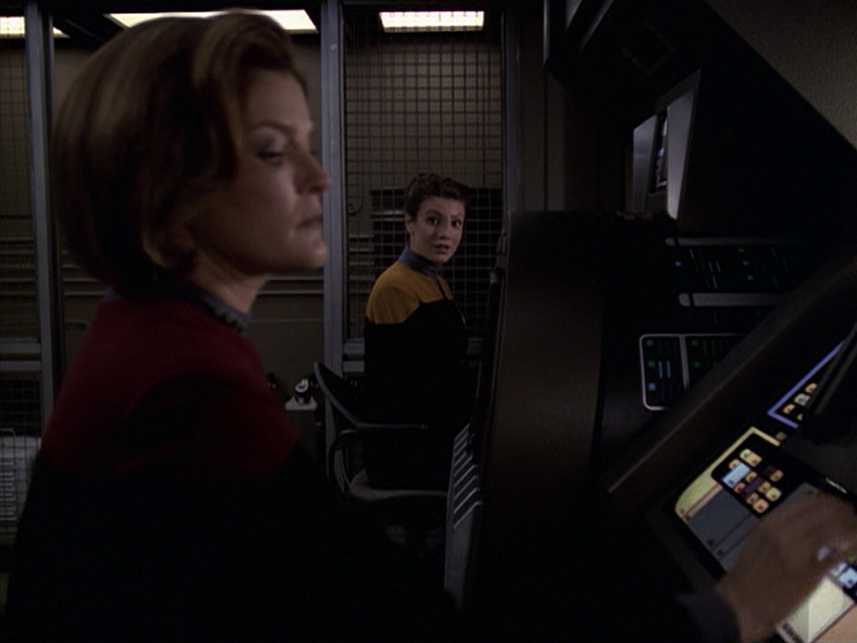 extant_StarTrek_VOY_6x20-GoodShepherd_02121.jpg