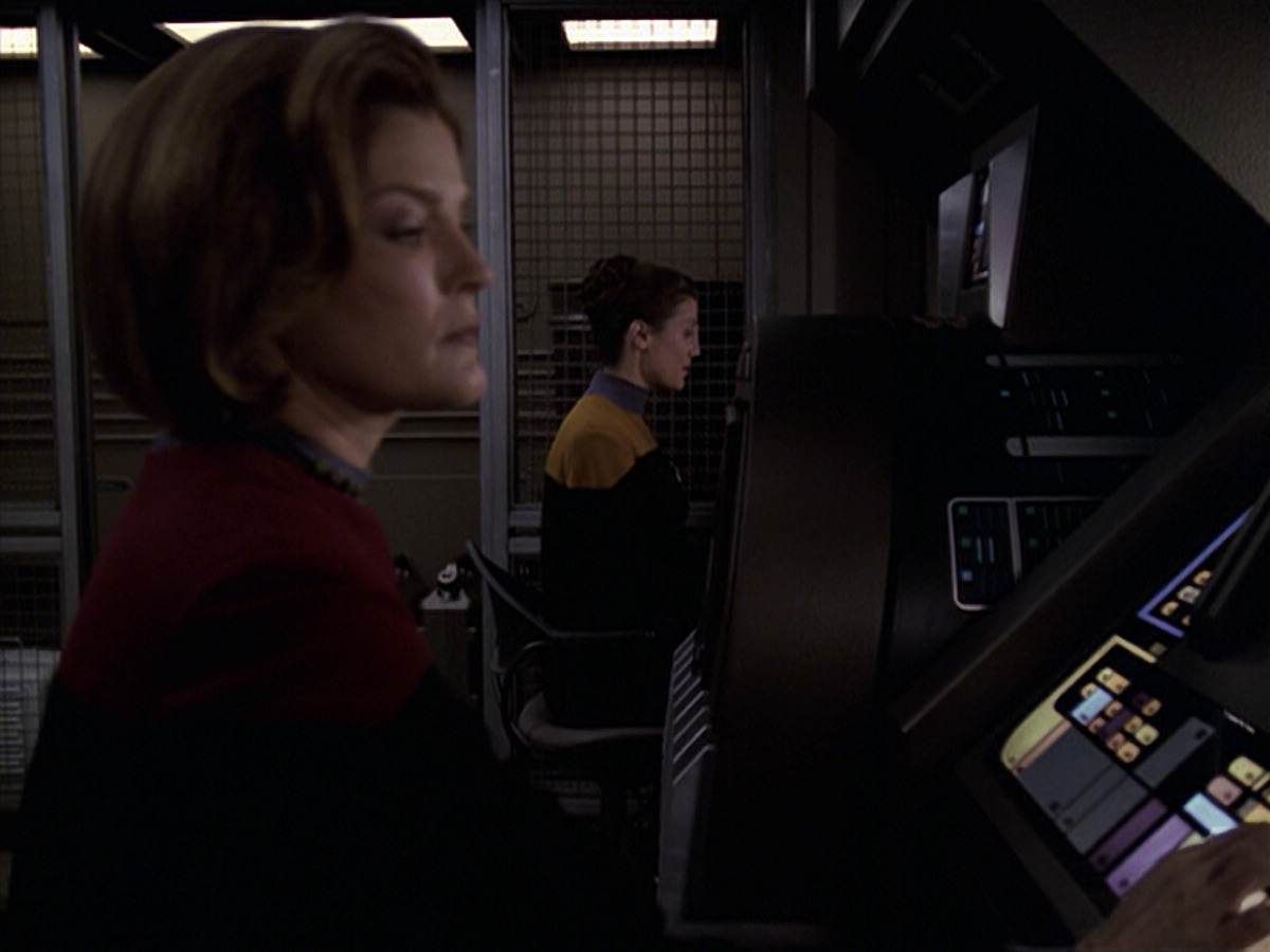 extant_StarTrek_VOY_6x20-GoodShepherd_02124.jpg