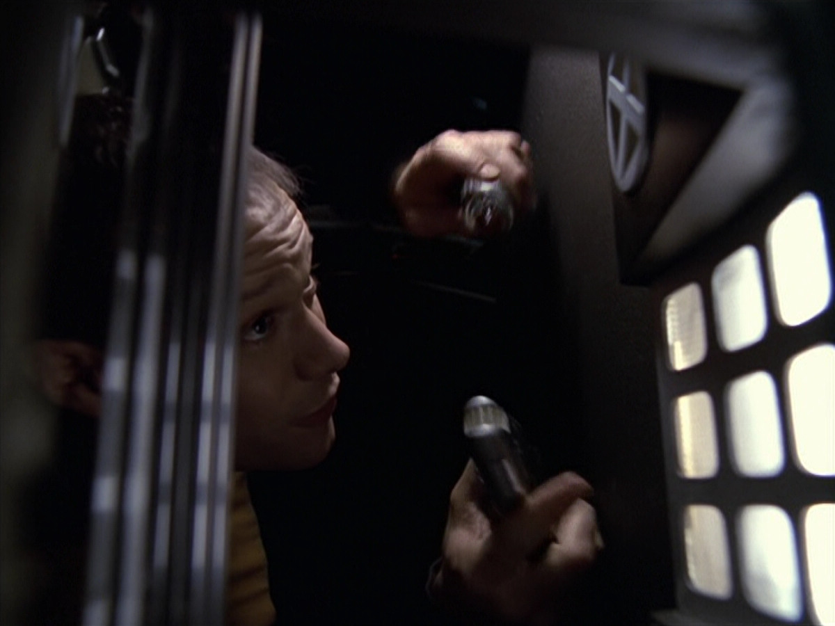 extant_StarTrek_VOY_6x20-GoodShepherd_02374.jpg