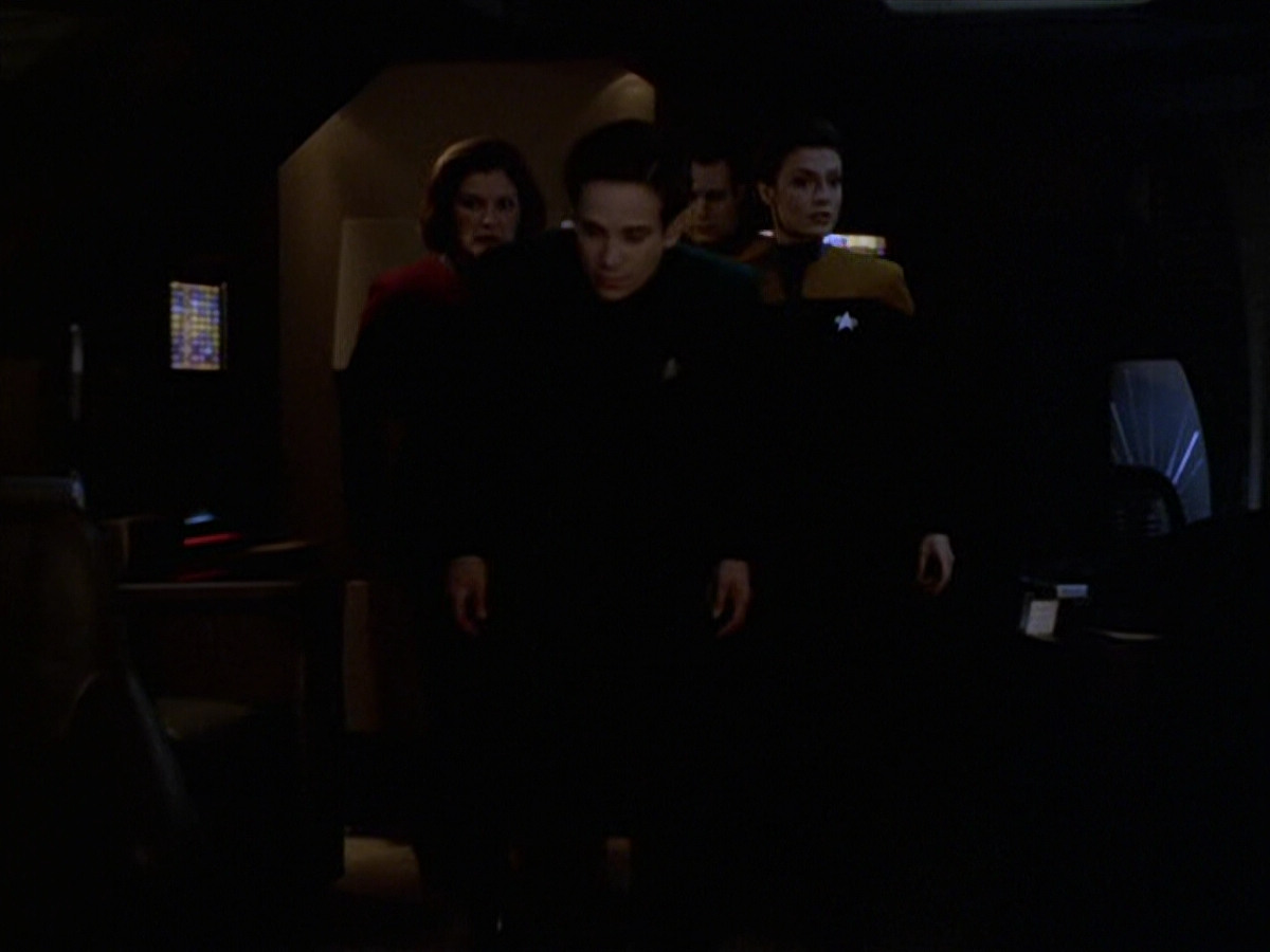 extant_StarTrek_VOY_6x20-GoodShepherd_02470.jpg