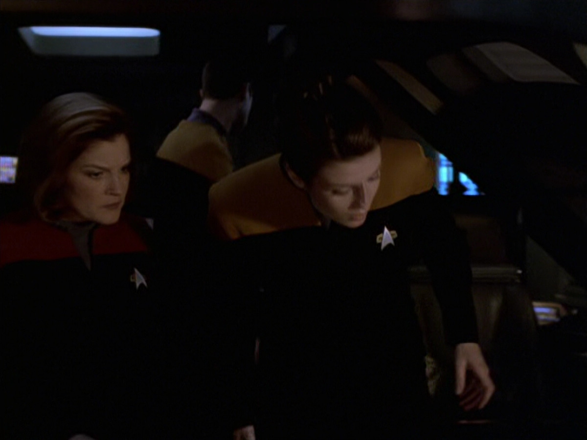 extant_StarTrek_VOY_6x20-GoodShepherd_02474.jpg