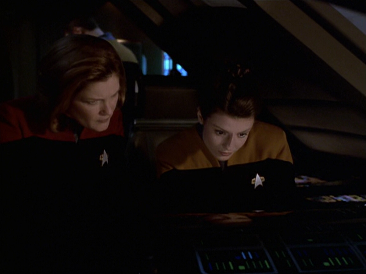 extant_StarTrek_VOY_6x20-GoodShepherd_02477.jpg