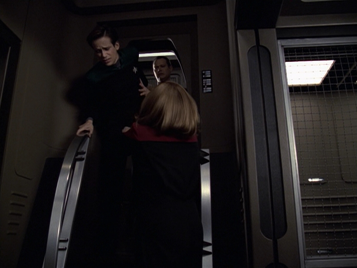 extant_StarTrek_VOY_6x20-GoodShepherd_02629.jpg