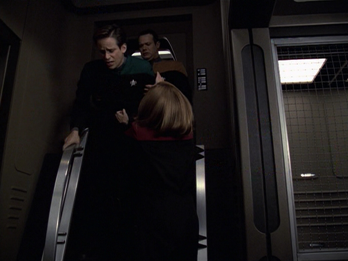 extant_StarTrek_VOY_6x20-GoodShepherd_02630.jpg