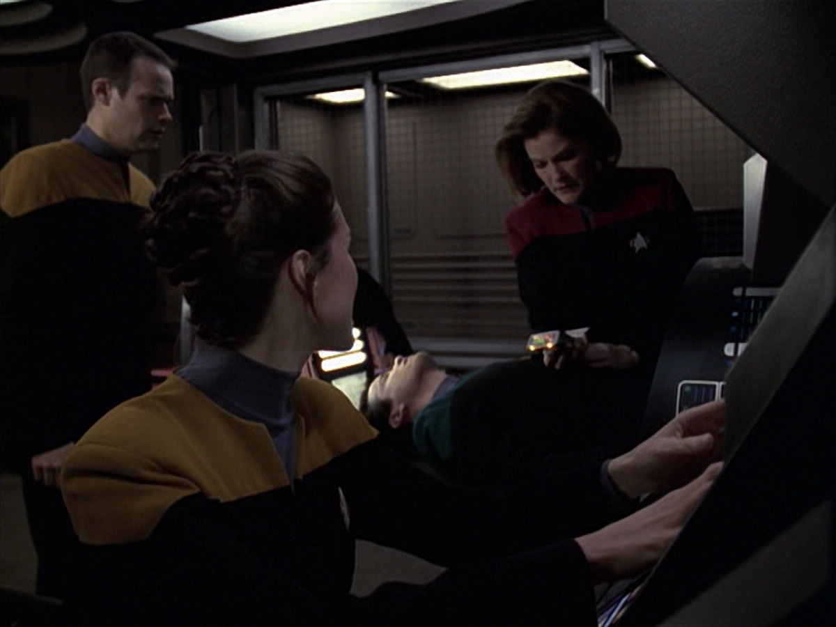 extant_StarTrek_VOY_6x20-GoodShepherd_02652.jpg